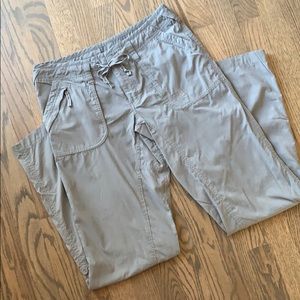 EUC North Face Roll Up Pant